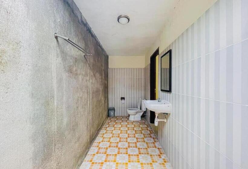 Bed and Breakfast Reddoorz Near Pantai Selong Belanak