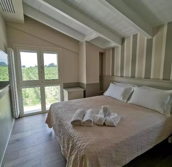 ホテル Agriturismo E Acetaia La Vedetta