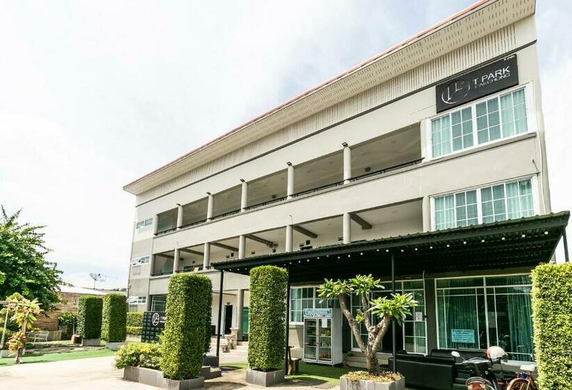 Отель Oyo 75305 T Park Pak Chong