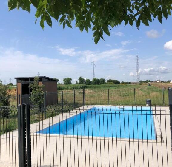 بنسيون Domaine Le Caprougeat