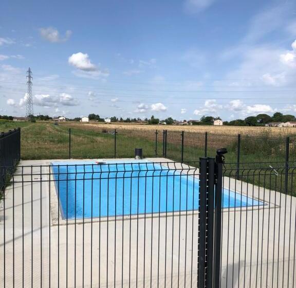 بنسيون Domaine Le Caprougeat