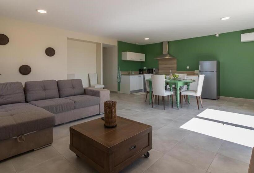 بنسيون Domaine Le Caprougeat