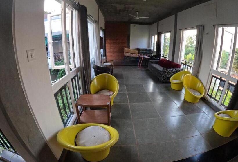 ペンション Wow Farm House