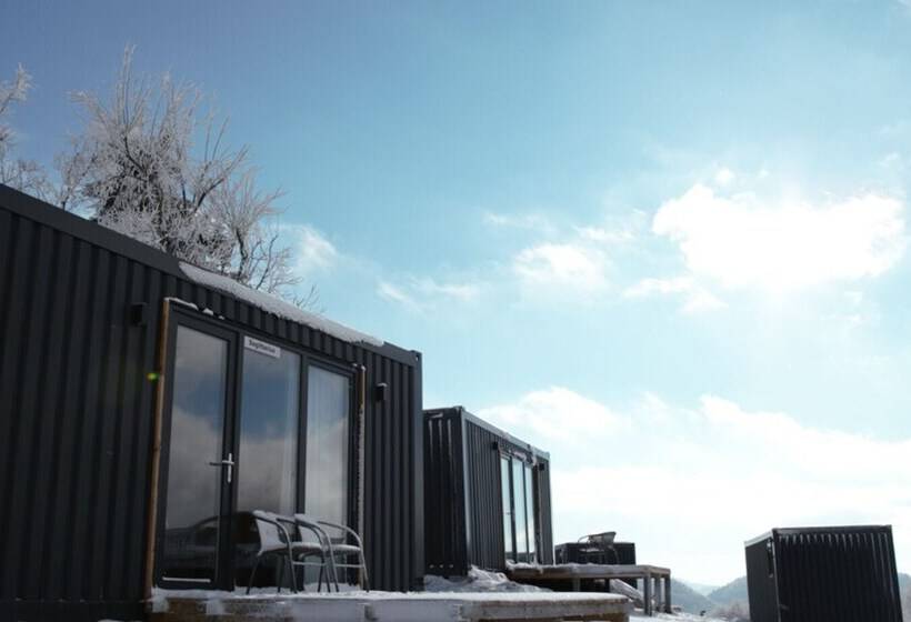 Ursa Mica Glamping Resort