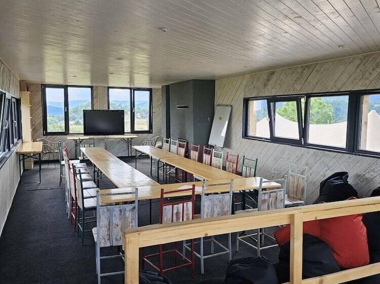 Ursa Mica Glamping Resort