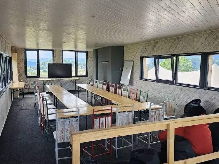 Ursa Mica Glamping Resort