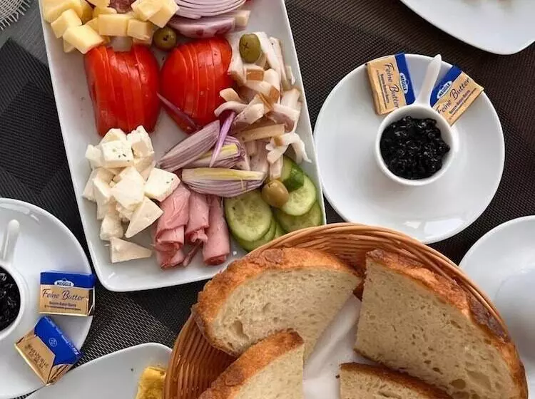 Ursa Mica Glamping Resort