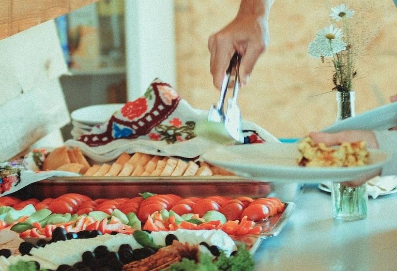 Ursa Mica Glamping Resort