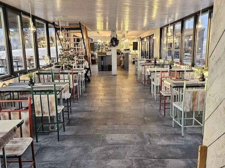 Ursa Mica Glamping Resort