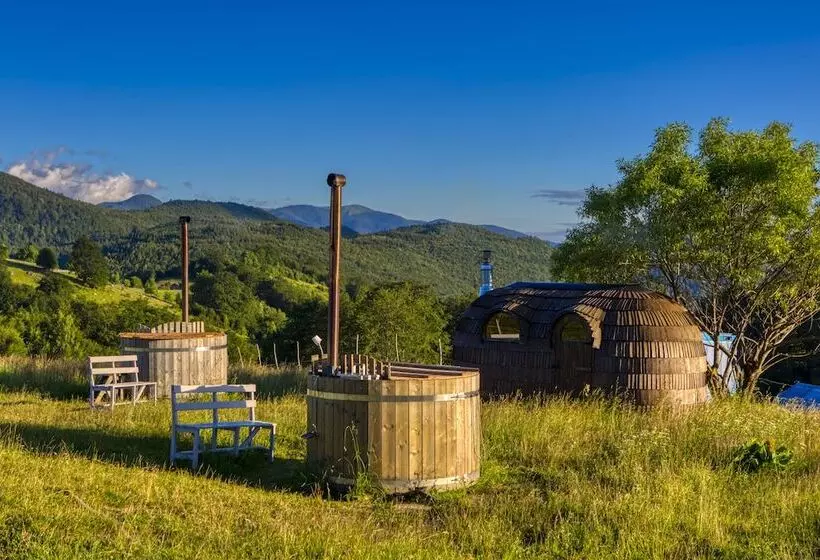 Ursa Mica Glamping Resort