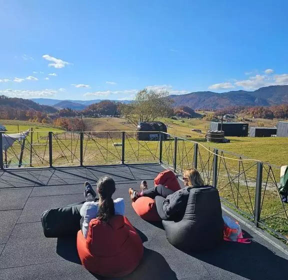 Ursa Mica Glamping Resort