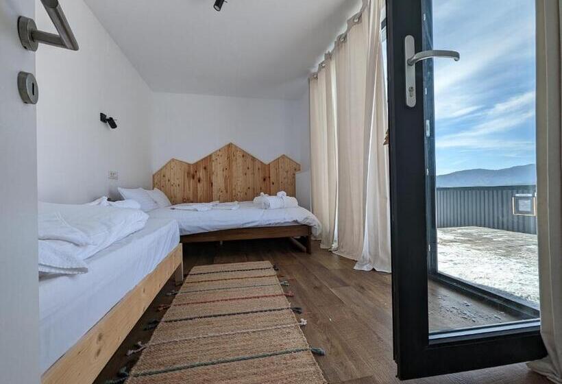 Ursa Mica Glamping Resort