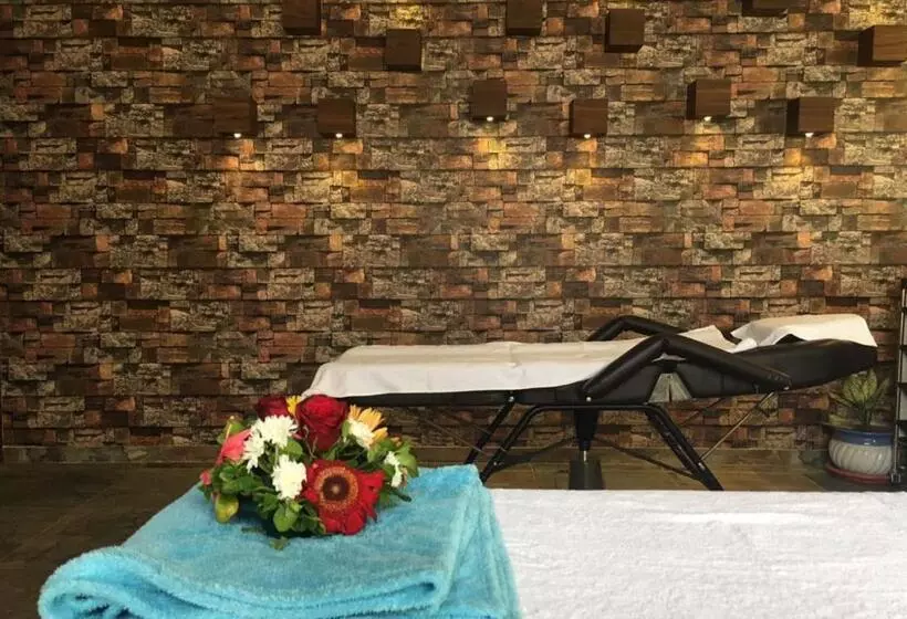 7 Seasons Resort & Spa