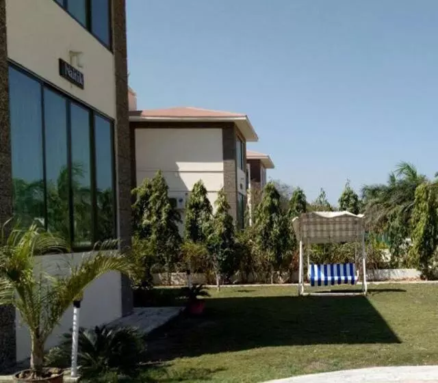 7 Seasons Resort & Spa