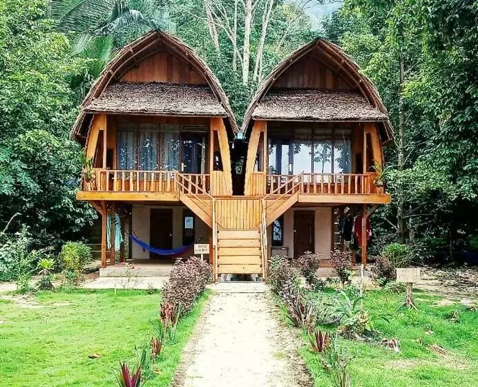 Retkeilymaja Air Belanda Resort Near Ora Beach