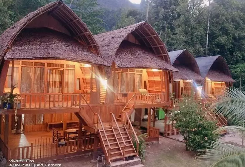 Retkeilymaja Air Belanda Resort Near Ora Beach
