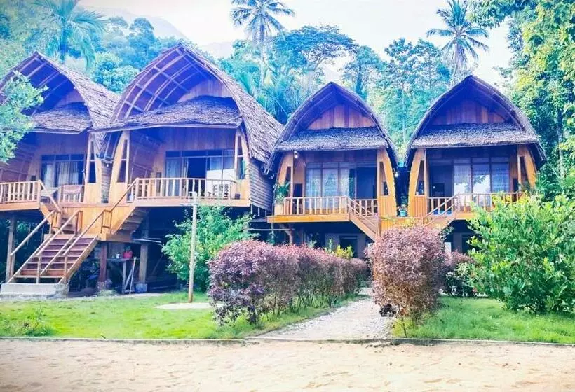 Retkeilymaja Air Belanda Resort Near Ora Beach