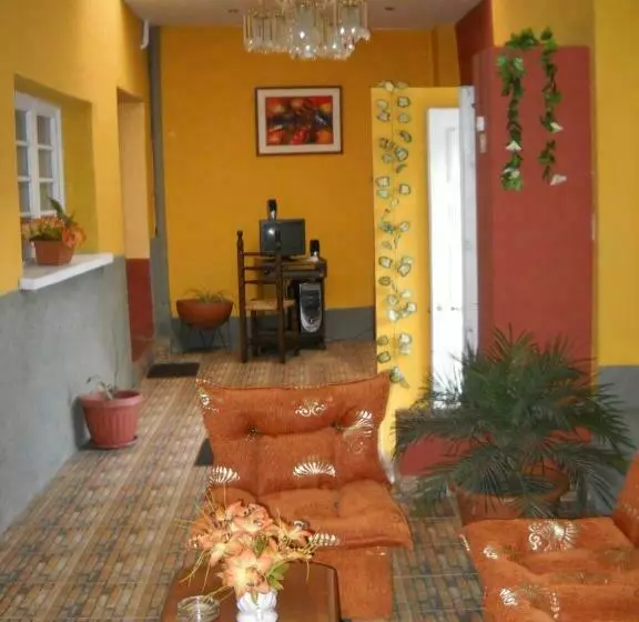 ユースホステル Hostal Isidoros