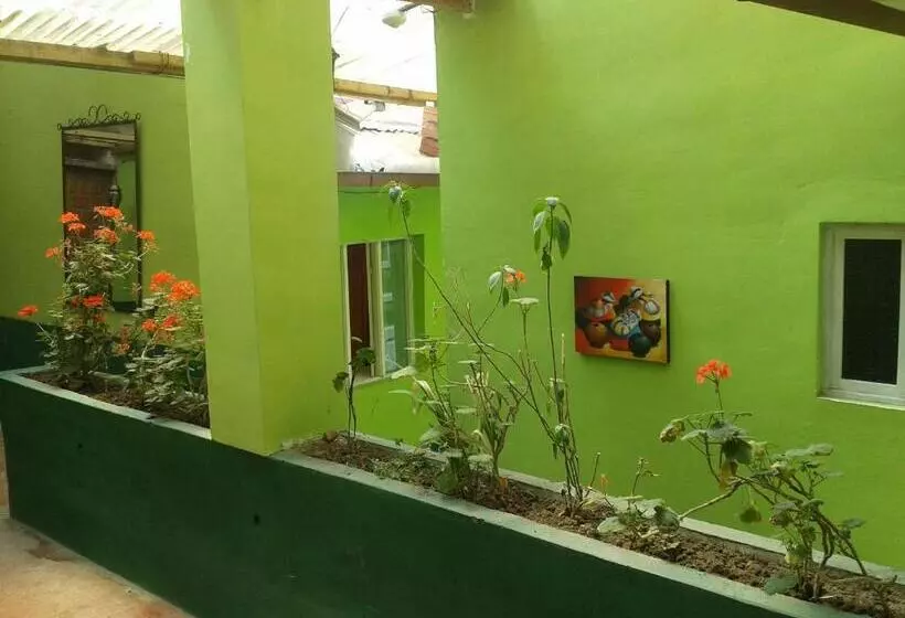 ユースホステル Hostal Isidoros