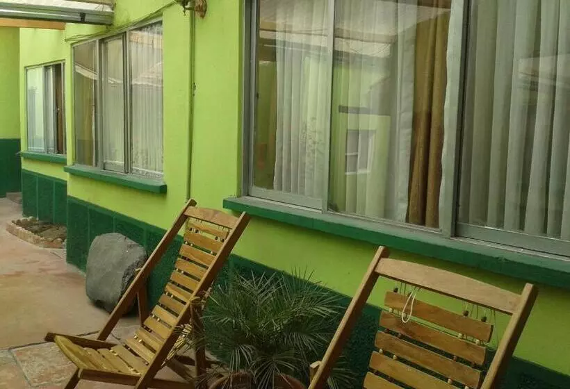 ユースホステル Hostal Isidoros