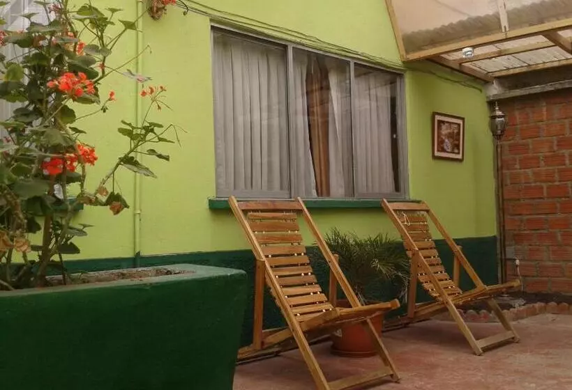 ユースホステル Hostal Isidoros