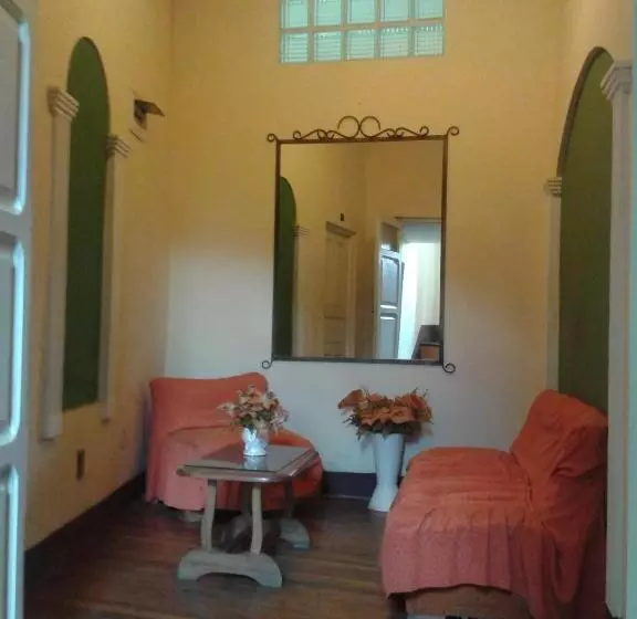 ユースホステル Hostal Isidoros