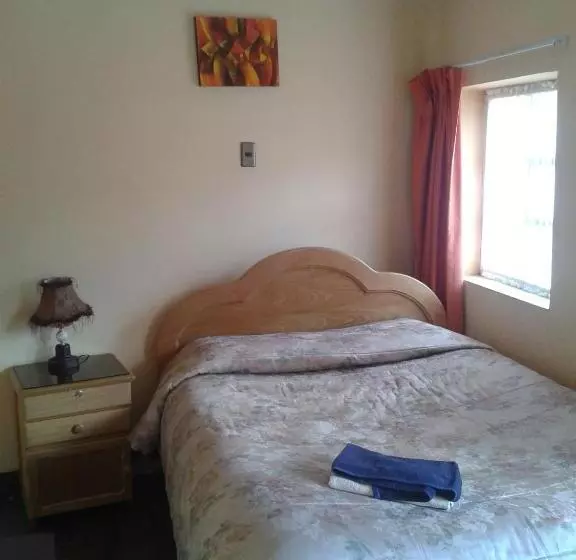 ユースホステル Hostal Isidoros