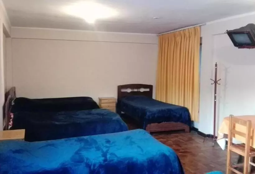 ユースホステル Hostal Isidoros