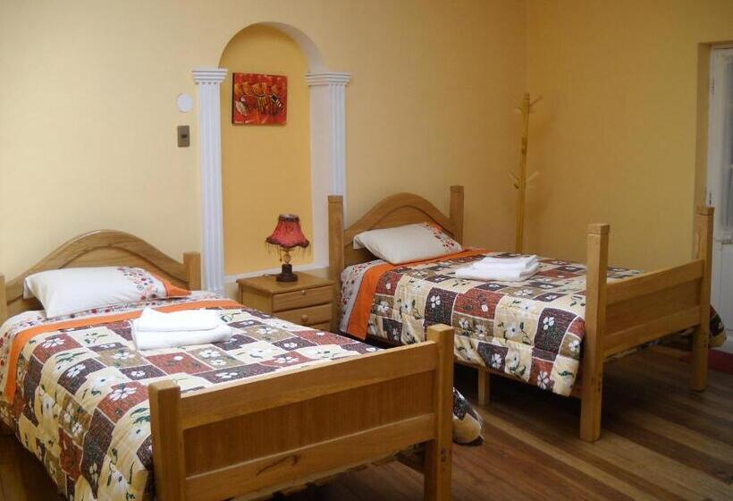 هاستل Hostal Isidoros