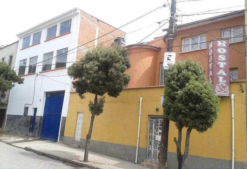 هاستل Hostal Isidoros