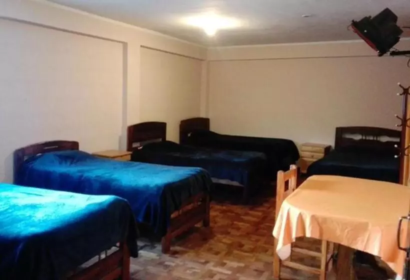 ユースホステル Hostal Isidoros