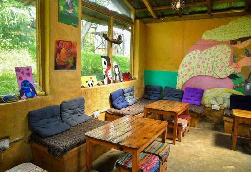 ユースホステル Monkey Mud House And Camps, Bir