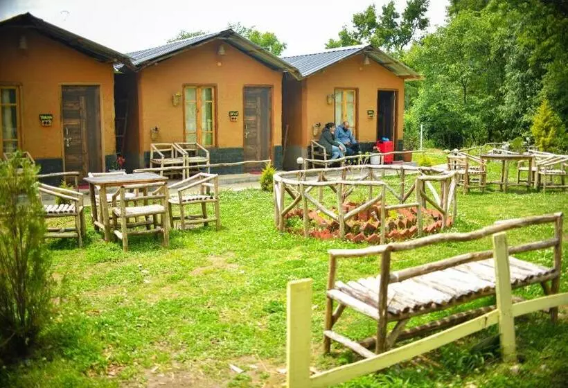 هاستل Monkey Mud House And Camps, Bir