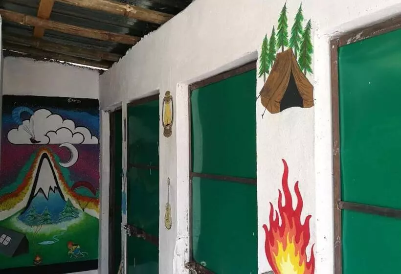 هاستل Monkey Mud House And Camps, Bir