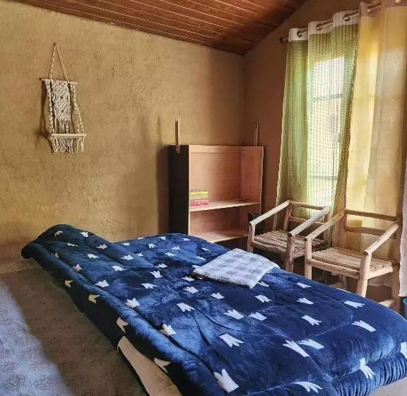 هاستل Monkey Mud House And Camps, Bir