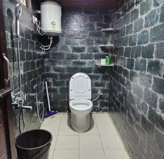 هاستل Monkey Mud House And Camps, Bir