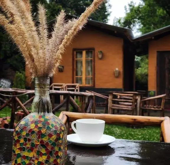هاستل Monkey Mud House And Camps, Bir