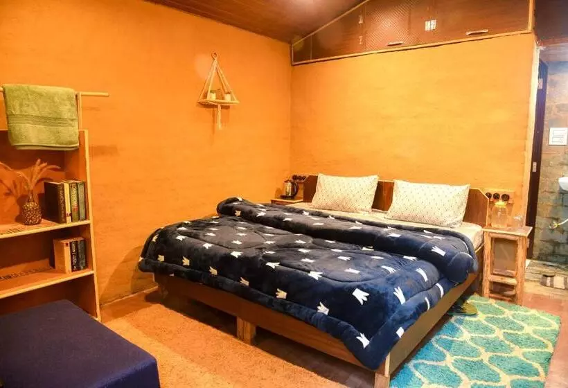 هاستل Monkey Mud House And Camps, Bir