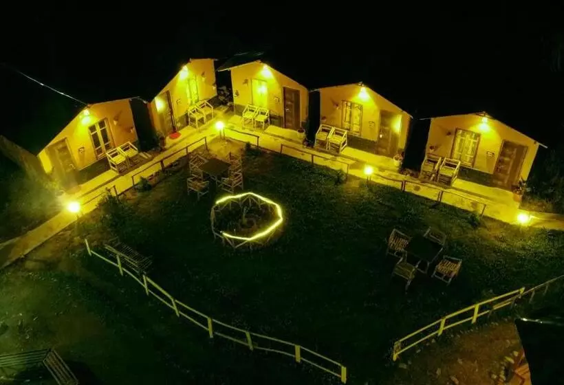 هاستل Monkey Mud House And Camps, Bir