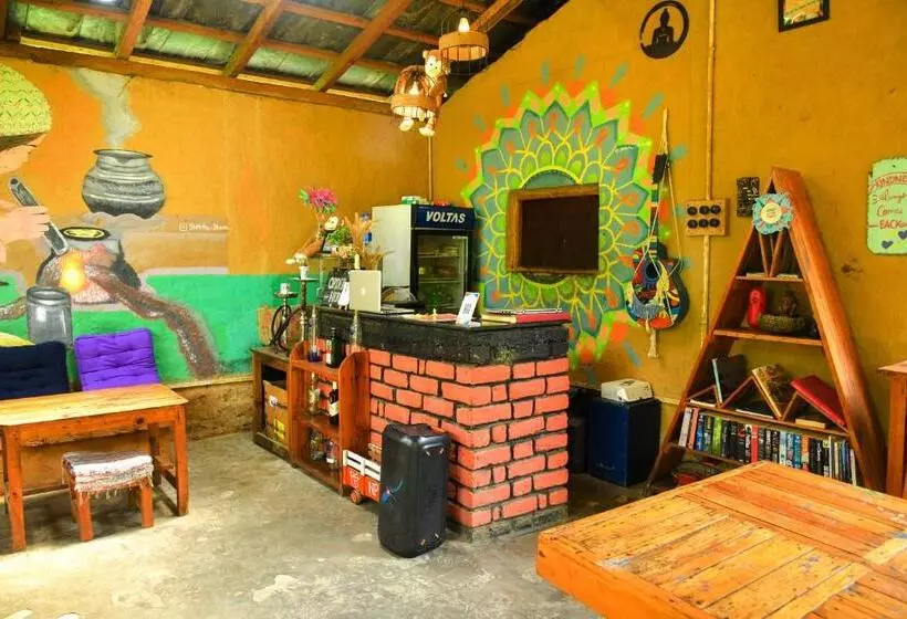 هاستل Monkey Mud House And Camps, Bir