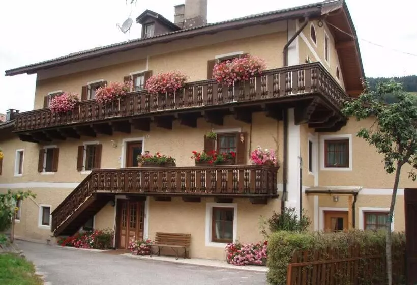 Aamiaismajoitus (B&B) Haus Schmiedhofer