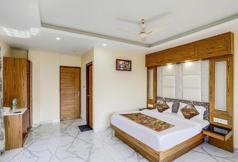 هتل Fab Wood View