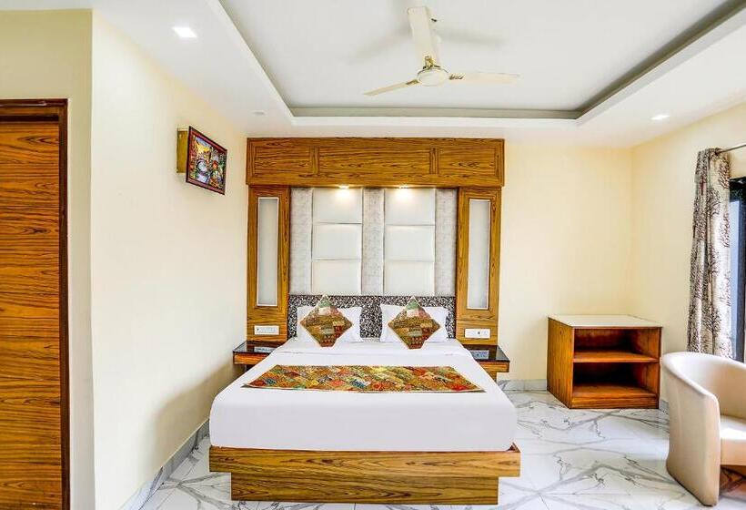 هتل Fab Wood View