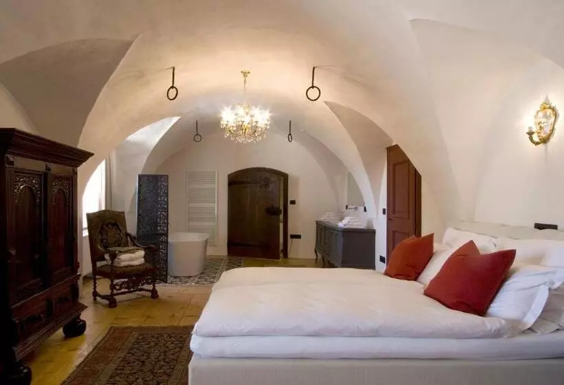 Hotelli Schloss Freudenstein