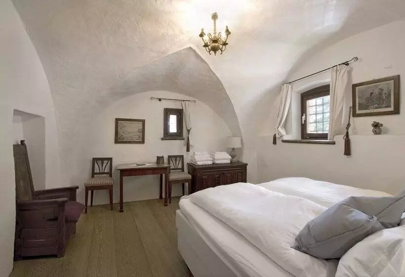 Hotelli Schloss Freudenstein