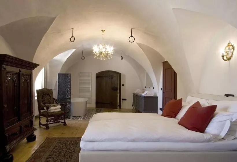 Hotelli Schloss Freudenstein