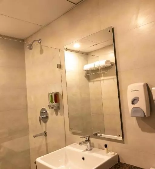 هتل Starlit Suites Tirupati