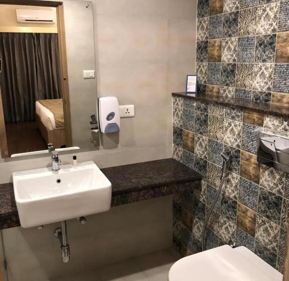 هتل Starlit Suites Tirupati