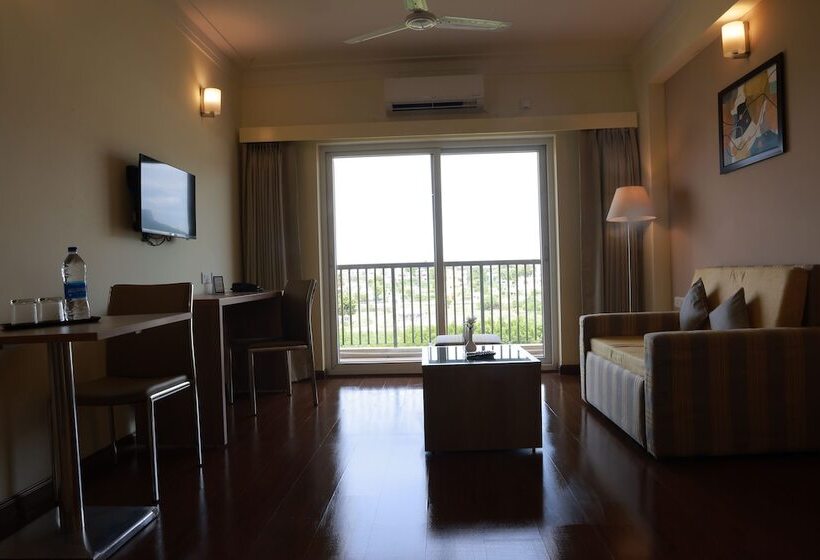 هتل Starlit Suites Tirupati