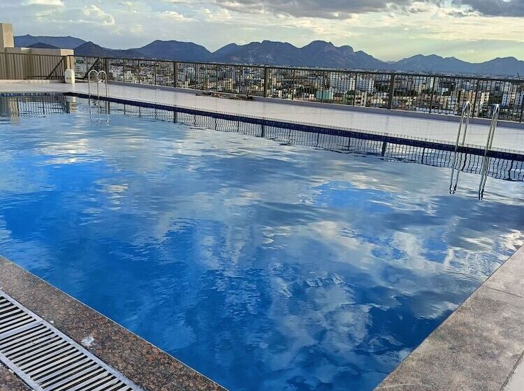 هتل Starlit Suites Tirupati